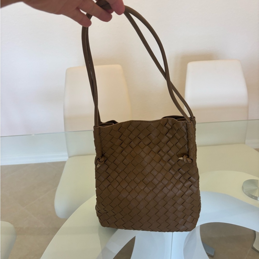 Elegant Brown Woven Tote Bag With Makeup 💄 Case Closure Magnet ❤️